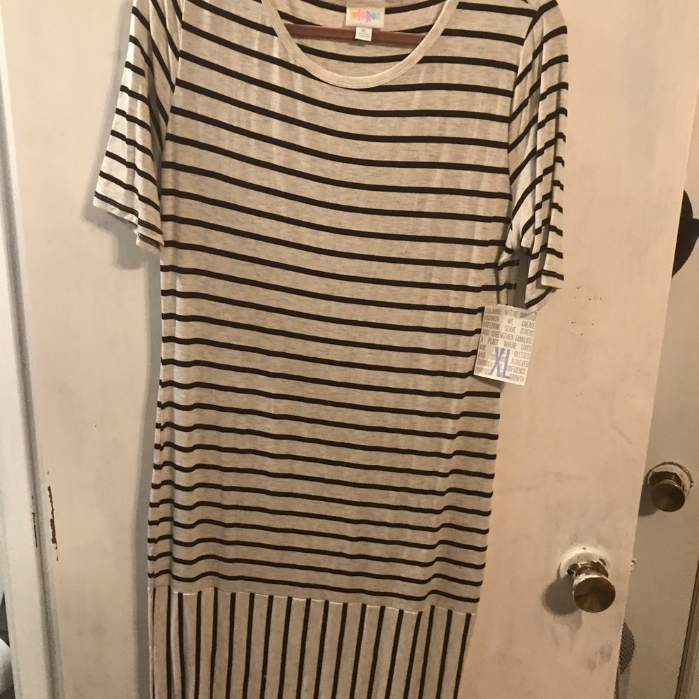 Dresses - Picture 4 of 4